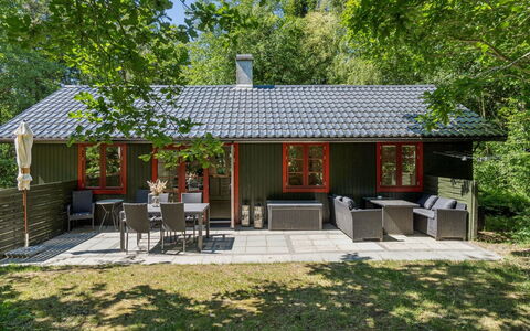 Blakke - 250M from the Sea: Hütte, Haus, Zuhause, Gartenbauten, Garten, Schatten, Garten, Blockhaus, Hinterhof, Abstellgleis