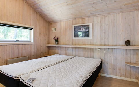 Sylvia - 900M from the Sea: Holz, Decke, Interior Design, Flooring, Fussboden, Schlafzimmer, Zimmer, Möbel, Zuhause, Bett