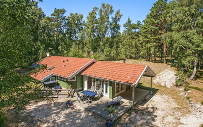 Sylvia - 900M from the Sea
