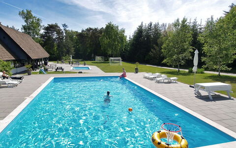 Ronja - 300M from the Sea: Schwimmbad, Freizeit, Erholung, Resort, Schatten, Gartenmöbel, Eco Hotel, Hotel, Ferienort