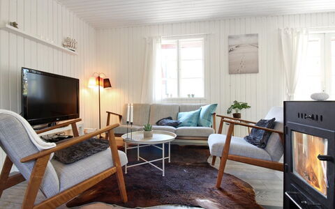 Ronja - 300M from the Sea: Möbel, Flooring, Interior Design, Fussboden, Holzboden, Holz, Wohnzimmer, Couch, Zimmer, Zuhause