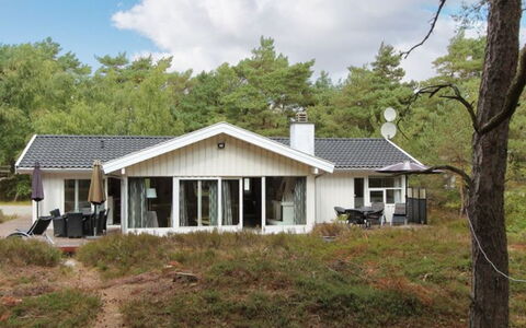 Minka - 1.5Km from the Sea: Zuhause, Haus, Hütte, Dach, Wohngebiet, Estate, Bauernhaus, Auffahrt, Veranda, Abstellgleis