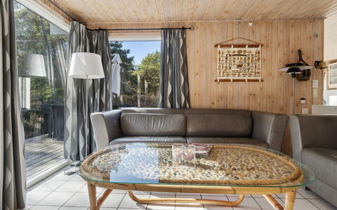 Minka - 1.5Km from the Sea: Möbel, Holz, Flooring, Interior Design, Fussboden, Couch, Decke, Wohnzimmer, Zuhause, Zimmer