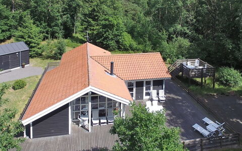 Fastulf - 300M from the Sea: Gras, Holz, Ländliches Gebiet, Strauch, Hütte, Dach, Einfach, Grundstueck, Zuhause, Ground