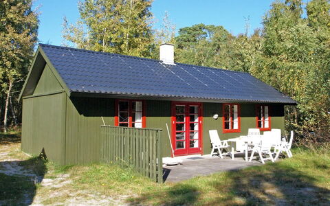 Tom - 125M from the Sea: Holz, Haus, Hütte, Zuhause, Dach, Ländliches Gebiet, Abstellgleis, Blockhaus, Gartenbauten, Hartholz