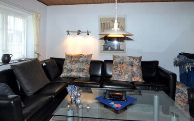 Syzett - 250M from the Sea