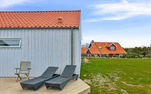 Skoge - 500M from the Sea: Gras, Strauch, Haus, Garten, Zuhause, Hütte, Grundstueck, Rasen, Ground