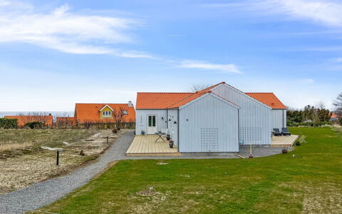 Skoge - 500M from the Sea: Gras, Strauch, Haus, Garten, Zuhause, Hütte, Grundstueck, Rasen, Ground