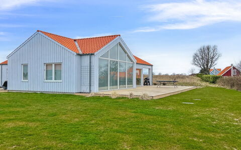 Skoge - 500M from the Sea: Gras, Strauch, Haus, Garten, Zuhause, Hütte, Grundstueck, Rasen, Ground