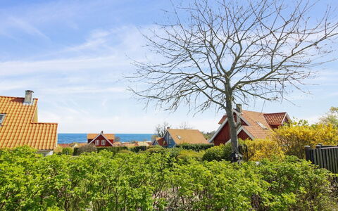 Skoge - 500M from the Sea: Gras, Strauch, Haus, Garten, Zuhause, Hütte, Grundstueck, Rasen, Ground
