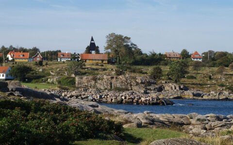 Skoge - 500M from the Sea: Gras, Strauch, Haus, Garten, Zuhause, Hütte, Grundstueck, Rasen, Ground