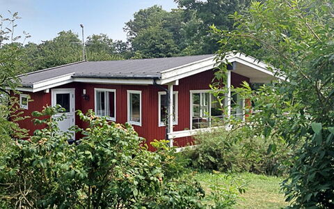 Hannele - 200M from the Sea: Dach, Haus, Grundstueck, Zuhause, Hütte, Estate, Gartenbauten, Schatten, Blockhaus, Landscaping