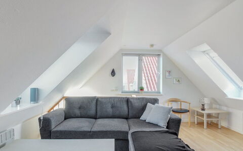 Sylviane - 500M from the Sea: Strauch, Urban Design, Ground, Backstein, Wohnung, Estate, Mauerwerk, Balkon, Landscaping