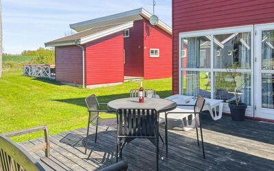 Carlie - 2.8Km from the Sea
