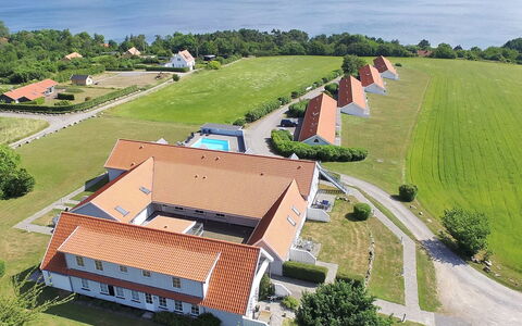 Frederique - 400M from the Sea: Holz, Haus, Hütte, Zuhause, Dach, Ländliches Gebiet, Abstellgleis, Blockhaus, Gartenbauten, Hartholz