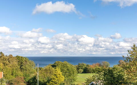 Tjelle - 300M from the Sea: Dach, Zuhause, Tür, Hütte, Schatten, Abstellgleis, Garten, Estate, Hinterhof