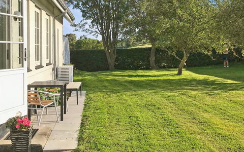 Ayk - 400M from the Sea: Dach, Haus, Grundstueck, Zuhause, Hütte, Estate, Gartenbauten, Schatten, Blockhaus, Landscaping