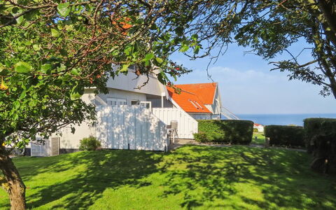 Ayk - 400M from the Sea: Dach, Haus, Grundstueck, Zuhause, Hütte, Estate, Gartenbauten, Schatten, Blockhaus, Landscaping