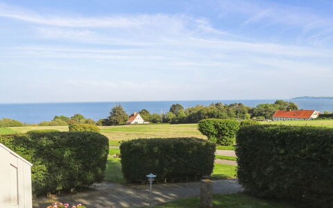 Ayk - 400M from the Sea: Dach, Haus, Grundstueck, Zuhause, Hütte, Estate, Gartenbauten, Schatten, Blockhaus, Landscaping