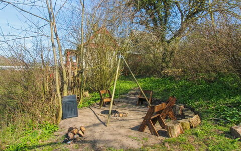 Anina - 400M from the Sea: Holz, Haus, Hütte, Zuhause, Dach, Ländliches Gebiet, Abstellgleis, Blockhaus, Gartenbauten, Hartholz