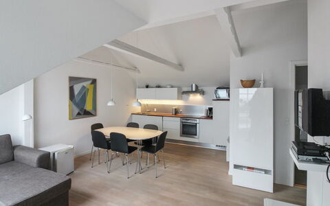 Hertha - 500M from the Sea: Daytime, Gebäude, Stadtgebiet, Metropolitan Area, Stadt, Wohnung, Nachbarschaft, Metropole, Wolkenkratzer