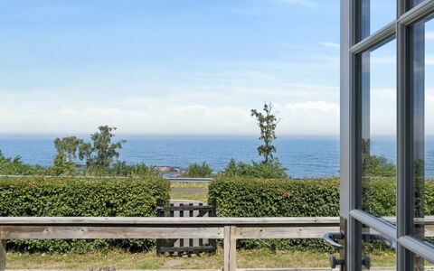 Fabine - 50M from the Sea: Dach, Haus, Zuhause, Hütte, Abstellgleis, Estate, Auffahrt, Gartenbauten, Garten, Schuppen