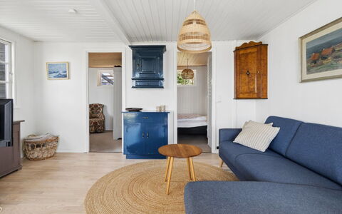 Fabine - 50M from the Sea: Holz, Möbel, Flooring, Fussboden, Interior Design, Zuhause, Wohnzimmer, Decke, Holzboden, Zimmer