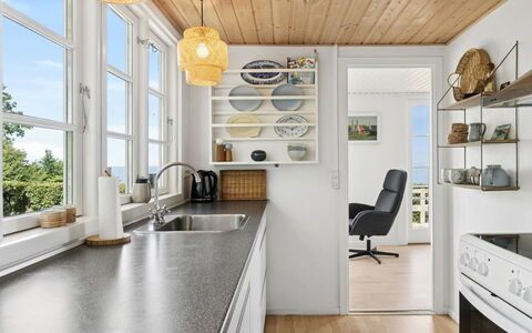 Fabine - 50M from the Sea: Küche, Interior Design, Countertop, Möbel, Flooring, Holz, Decke, Küchengerät, Cabinetry, Fussboden