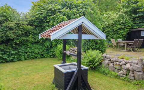 Fabine - 50M from the Sea: Garten, Outdoor Struktur, Hinterhof