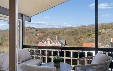 Takenya - 400M from the Sea: Schwimmbad, Gartenmöbel, Möbel, Resort, Flagstone, Eco Hotel, Schatten, Stuhl, Freizeit, Estate