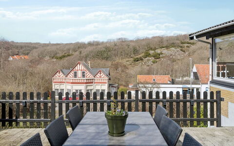 Takenya - 400M from the Sea: Schwimmbad, Gartenmöbel, Möbel, Resort, Flagstone, Eco Hotel, Schatten, Stuhl, Freizeit, Estate