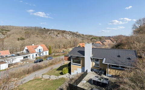 Takenya - 400M from the Sea: Schwimmbad, Gartenmöbel, Möbel, Resort, Flagstone, Eco Hotel, Schatten, Stuhl, Freizeit, Estate
