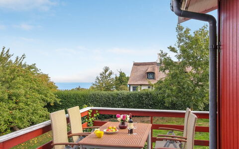 Ebertina - 500M from the Sea: Dach, Haus, Wohngebiet, Zuhause, Estate, Hütte, Design