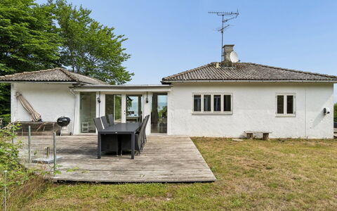 Ensio - 150M from the Sea: Gebäude, Fenster, Haus, Dach, Zuhause, Tür, Wohngebiet, Hütte, Grundstueck, Estate