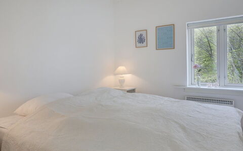 Ensio - 150M from the Sea: Bett, Schlafzimmer, Wand, Bettdecke, Bedding, Interior Design, Linens, Fussboden, Decke, Flooring