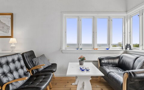 Ensio - 150M from the Sea: Möbel, Interior Design, Flooring, Holz, Fussboden, Decke, Bilderrahmen, Couch, Wohnzimmer, Zimmer
