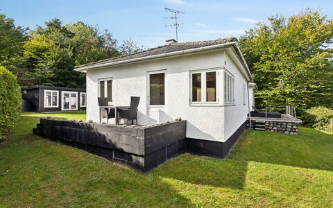 Ensio - 150M from the Sea: Haus, Dach, Zuhause, Hütte, Tür, Rasen, Garten, Garten, Estate, Landscaping