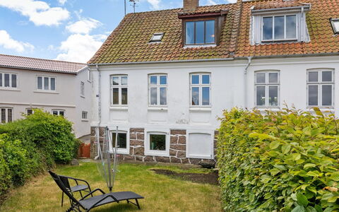 Alea - 200M from the Sea: Dach, Haus, Grundstueck, Zuhause, Hütte, Estate, Gartenbauten, Schatten, Blockhaus, Landscaping