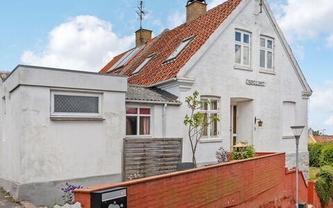 Alea - 200M from the Sea: Dach, Haus, Grundstueck, Zuhause, Hütte, Estate, Gartenbauten, Schatten, Blockhaus, Landscaping