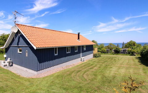 Voitto - 150M from the Sea: Dach, Haus, Grundstueck, Zuhause, Hütte, Estate, Gartenbauten, Schatten, Blockhaus, Landscaping