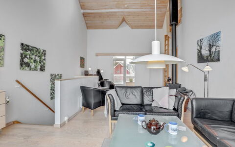 Halldora - 10M from the Sea: Interior Design, Wand, Flooring, Holz, Decke, Möbel, Fussboden, Zuhause, Wohnzimmer, Couch