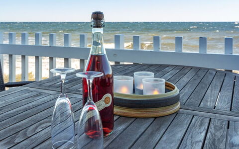 Halldora - 10M from the Sea: Flasche, Drinkware, Glasflasche, Barware, Wein, Weinflasche, Gartenmöbel