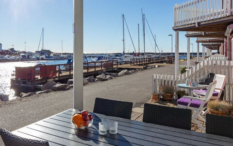 Halldora - 10M from the Sea: Deck, Schatten, Yachthafen, Gartenmöbel, Dock, Boot, Hartholz, Walkway, Promenade, Veranda