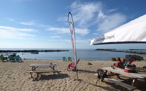Sakarias - 800M from the Sea: Wohngebiet, Dach, Vorort, Auffahrt, Estate, Kamin
