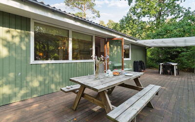 Joske - 250M from the Sea