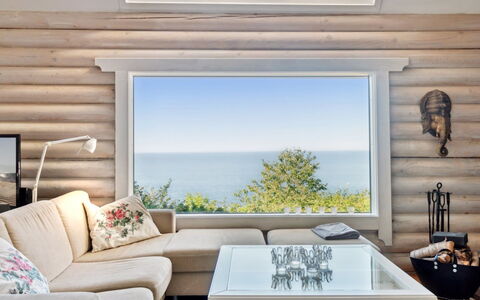 Heli - 200M from the Sea: Möbel, Interior Design, Holz, Flooring, Fussboden, Zimmer, Wohnzimmer, Couch, Decke, Hartholz