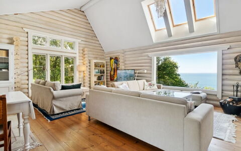 Heli - 200M from the Sea: Holz, Hütte, Zuhause, Decke, Wohnzimmer, Couch, Hartholz, Holzboden, Blockhaus