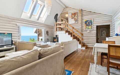 Heli - 200M from the Sea: Holz, Möbel, Interior Design, Decke, Zuhause, Couch, Haus, Wohnzimmer, Hütte, Holzboden