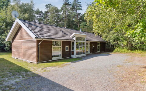 Dorit - 600M from the Sea: Holz, Haus, Hütte, Zuhause, Dach, Ländliches Gebiet, Abstellgleis, Blockhaus, Gartenbauten, Hartholz
