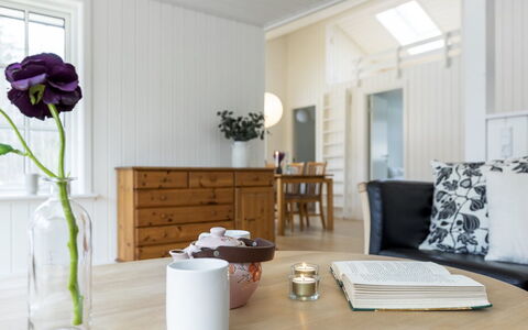 Colette - 700M from the Sea: Dach, Haus, Wohngebiet, Zuhause, Estate, Hütte, Design